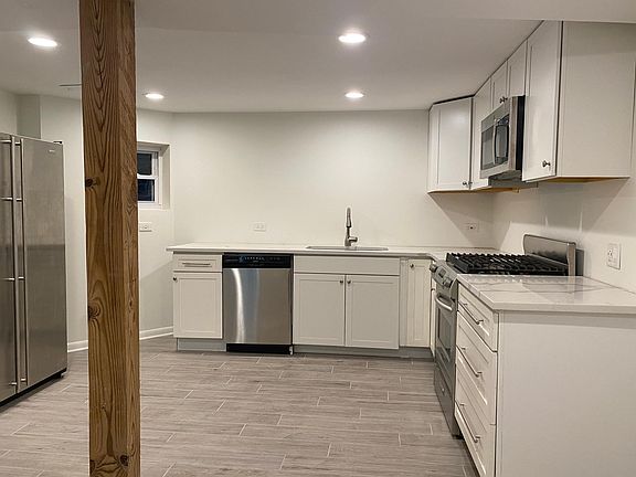 4th image of 2925 N Sacramento Ave #G