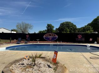 1087 Greenbriar Dr, Lancaster, SC 29720