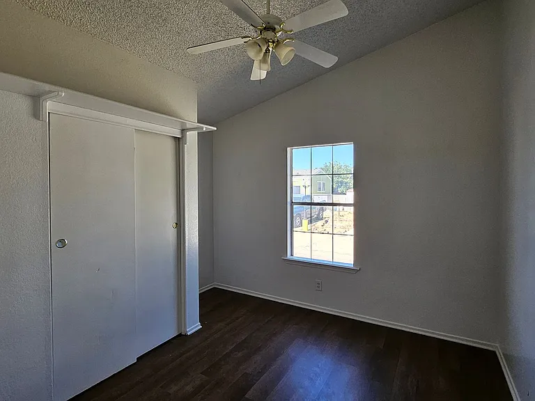 21761 Wisteria St — Photo 10