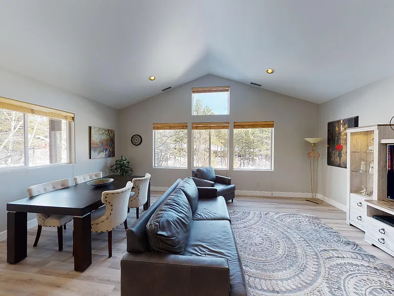 661 Woodbridge Ln — Photo 8