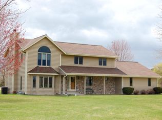 N88W28199 Getaway Ln, Hartland, WI 53029