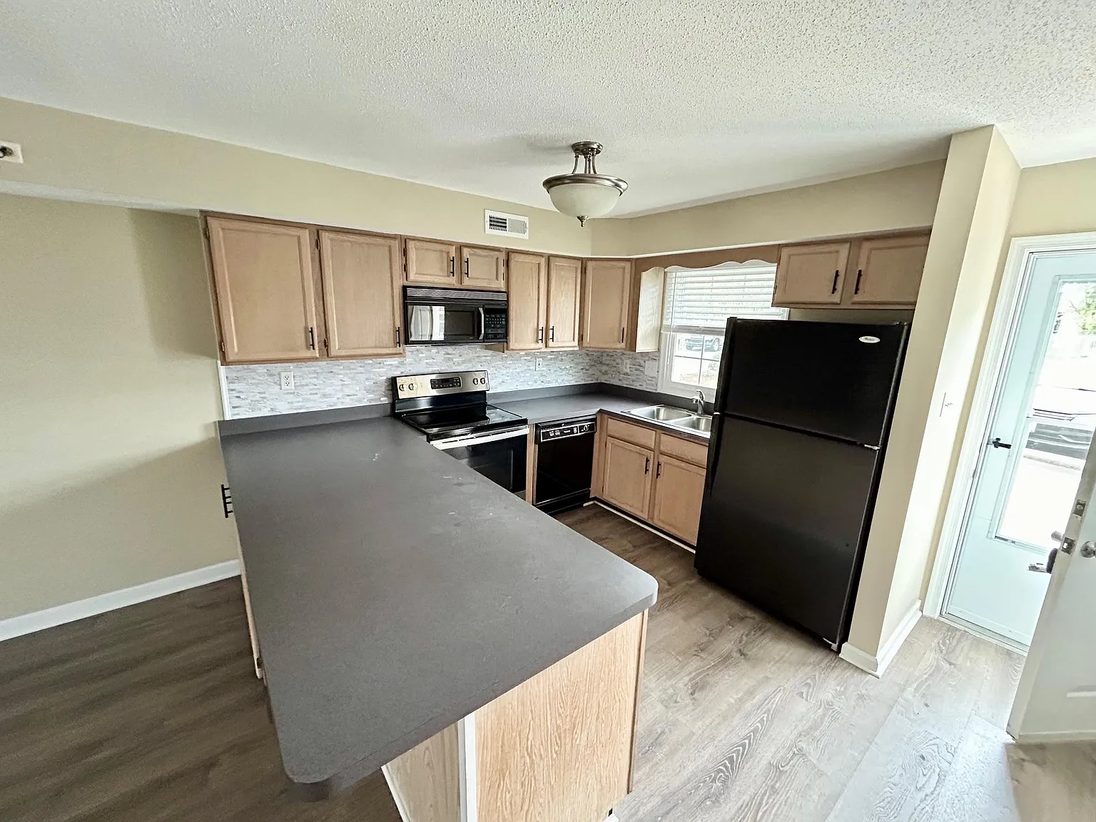 12626 Sunset Ave — Photo 3