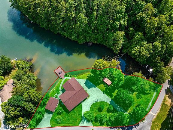3rd image of 877 Laurel Lake Cir