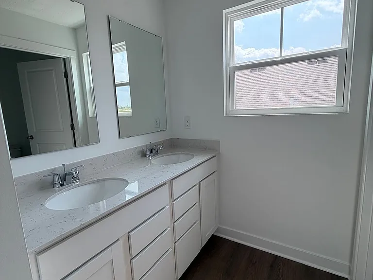 1559 Albatross St — Photo 8