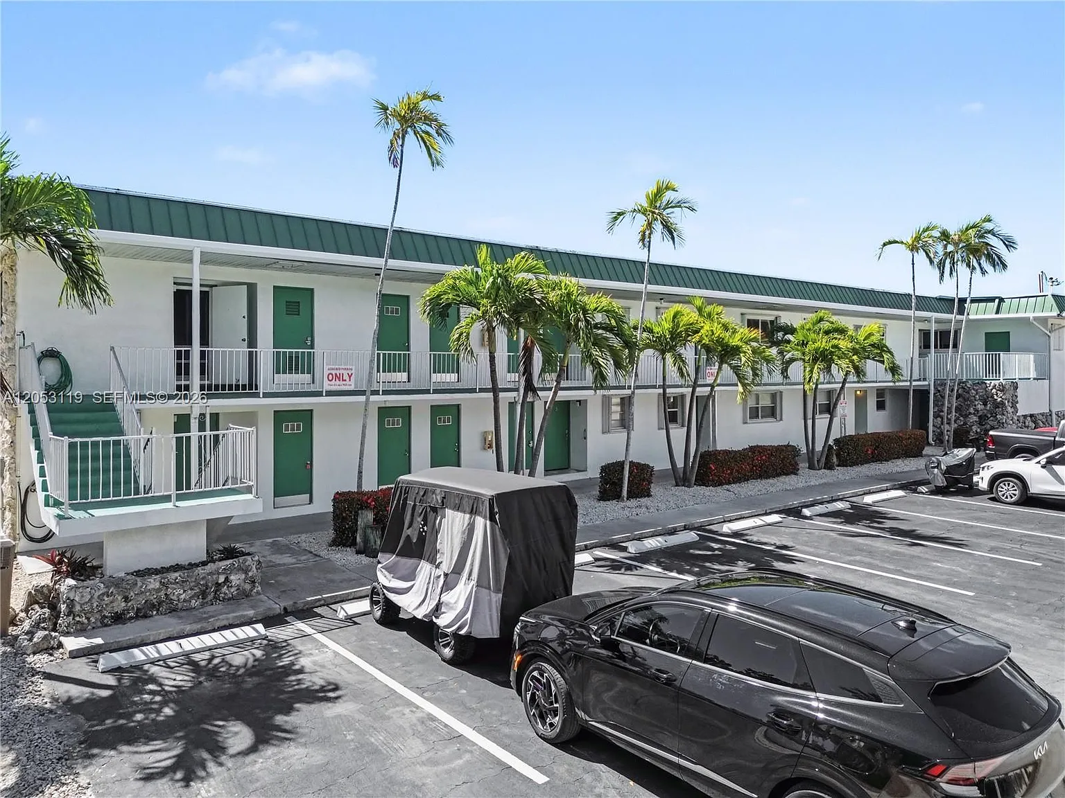 Trade Winds West — Photo 2