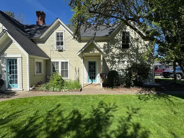 816 NE 8TH, 816 NE 8th St APT D, Grants Pass, OR 97526