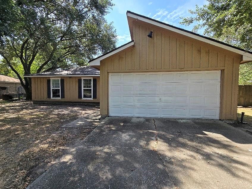 1st image of 2410 Daffodil St