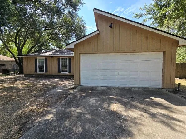2410 Daffodil St, Highlands, TX 77562