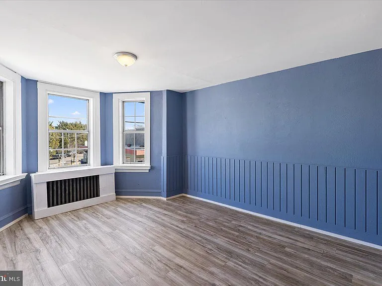 231 S Broadway — Photo 17