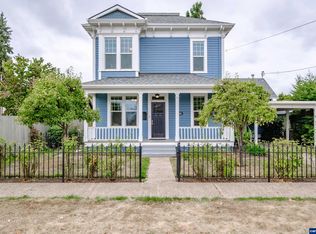 1061 SE Shelton St, Dallas, OR