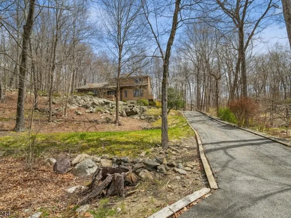 8 Shore Drive Ter, Kinnelon Boro, NJ 07405