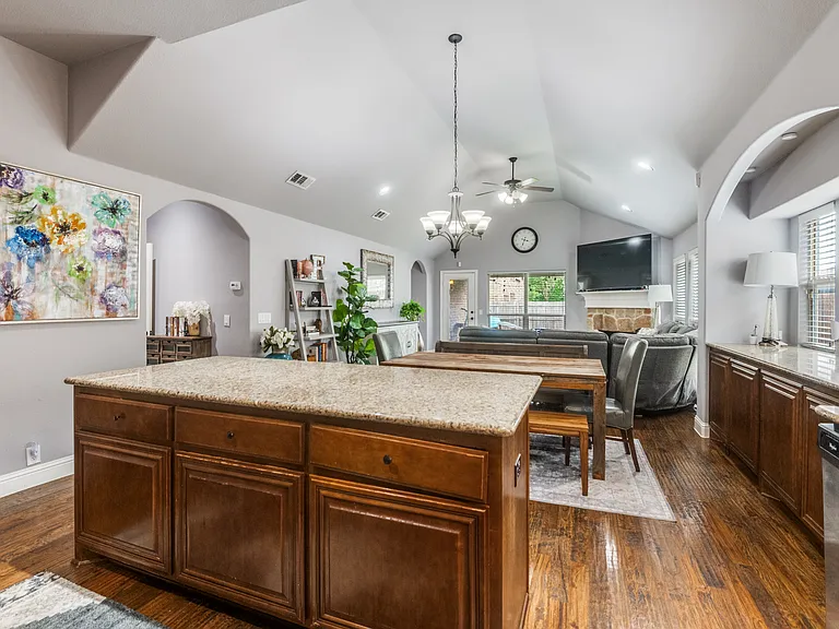 4312 Poppy Dr — Photo 9
