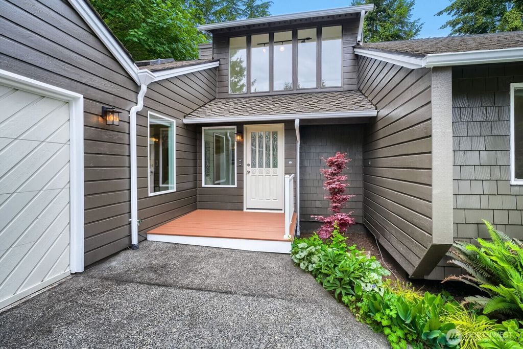 15301 SE 48th Drive, Bellevue, WA - View 2
