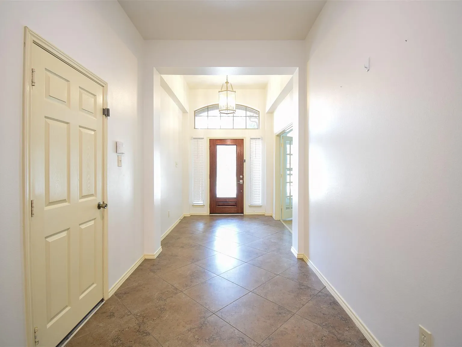 4 bed, 3.0 bath, 2964 sqft, $2,800 — Photo 3