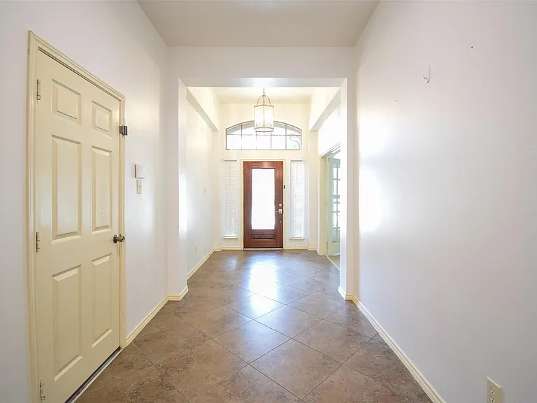 1511 Eden Meadows Dr — Photo 3