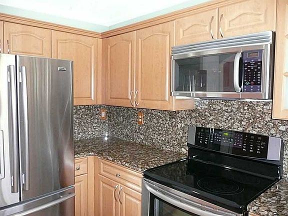 4th image of 420 NW 114th Ave Unit 102