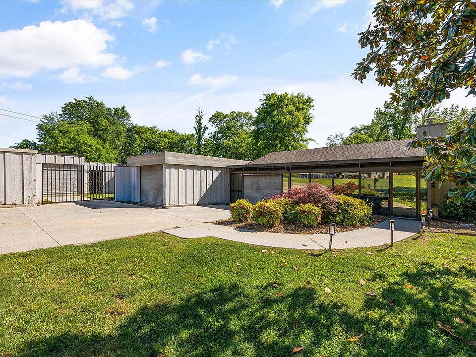 1st image of 565 Hillcrest Cir