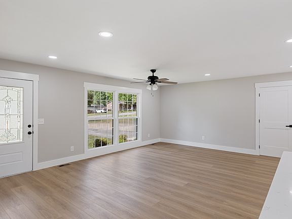 5th image of 1606 Whippoorwill Dr