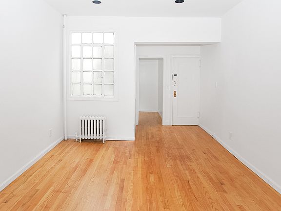 3rd image of 213 E 88th St APT 5B