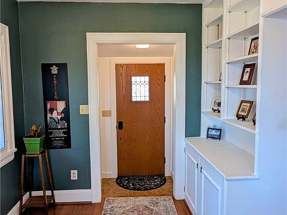 3rd image of 115 W Upland Rd