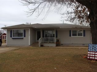 609 S 2nd Ave, Stroud, OK 74079