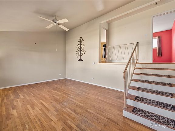 3rd image of 73 W Altgeld Ave