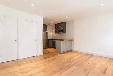 Rented by R New York