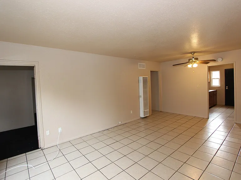 630 Sierra Way #B — Photo 2