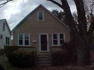 20540 Ridgemont Rd, Harper Woods, MI 48225