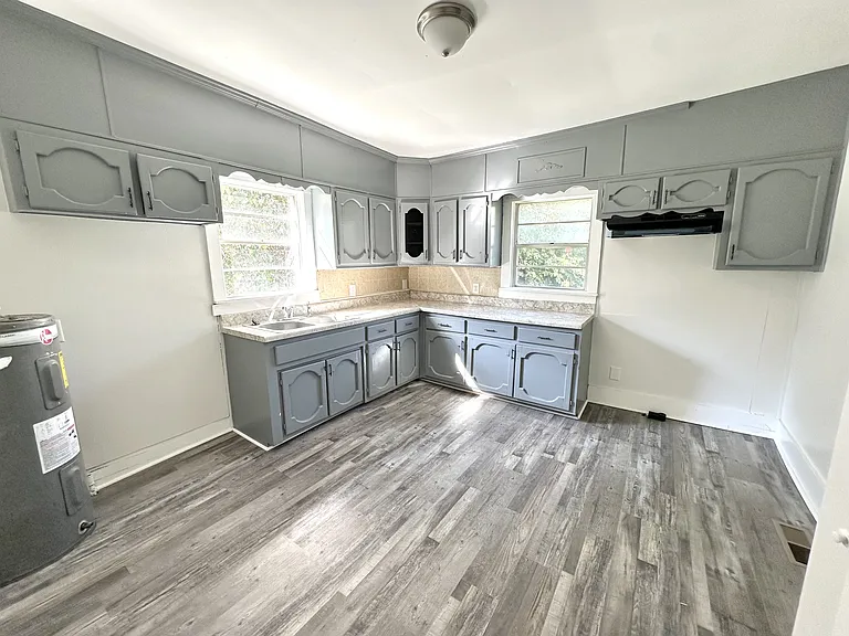 1254 Lewis St — Photo 3