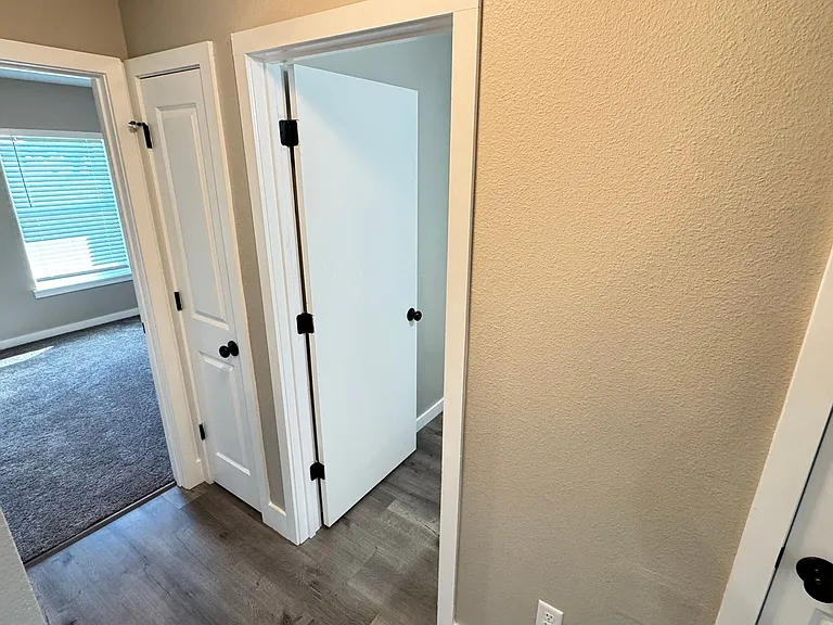 8833 Hampshire Dr — Photo 11
