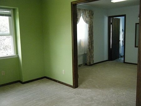 4th image of 3183 Arbutus Dr