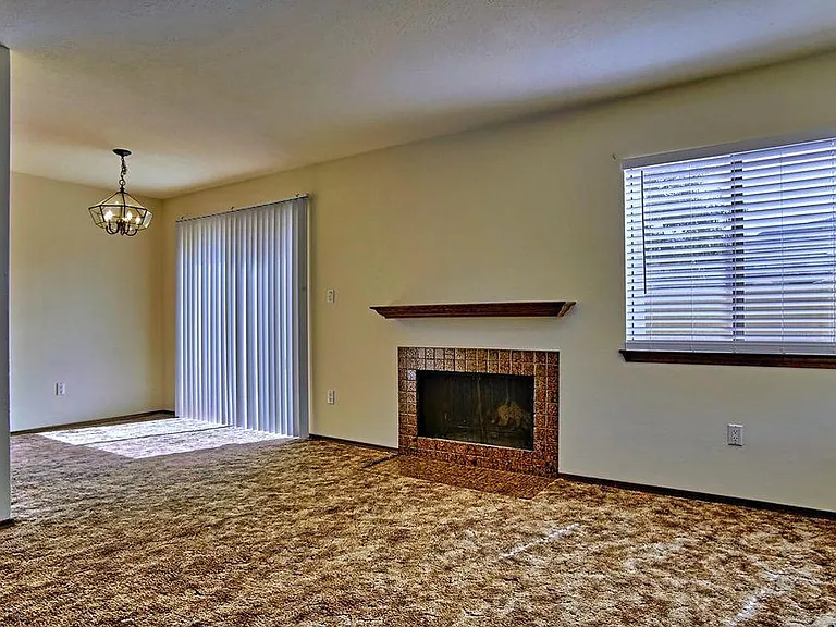 907 Nakomis Dr NE — Photo 1