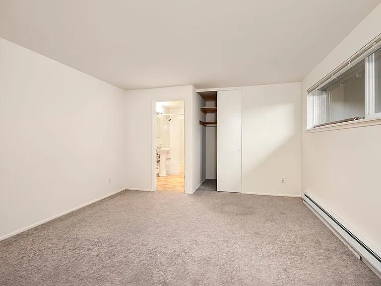 2349 Yale Ave E — Photo 6