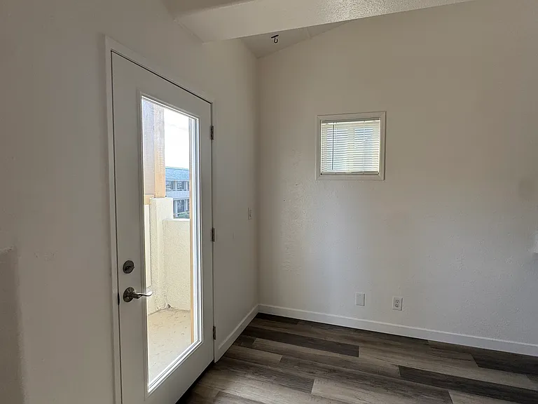1110 Torrey Pines Rd #6 — Photo 7