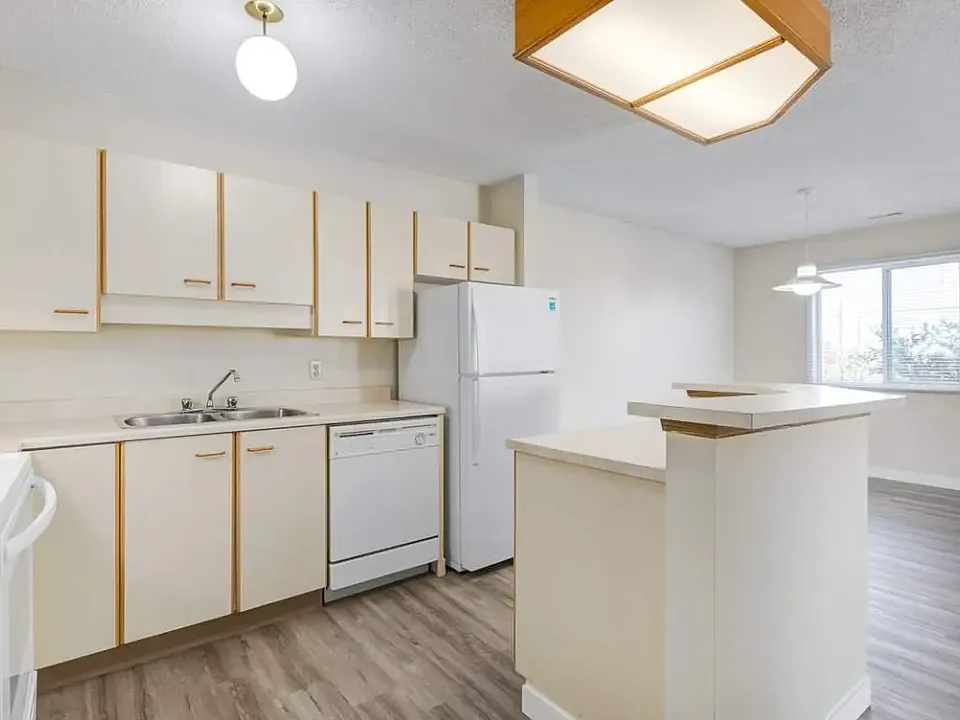 391 Huntington Hl NW #200