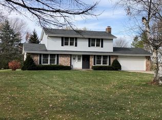 1975 Belmont Dr, Cedarburg, WI 53012