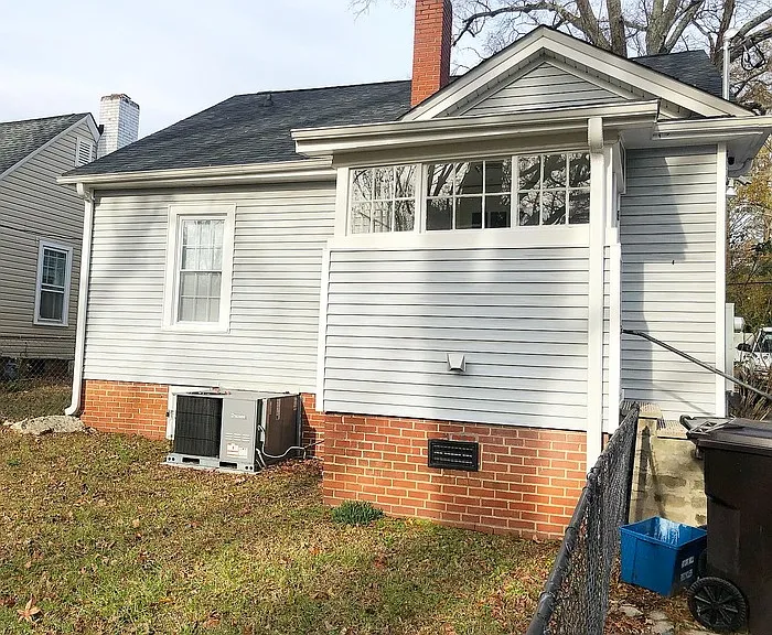 542 E Black St — Photo 8