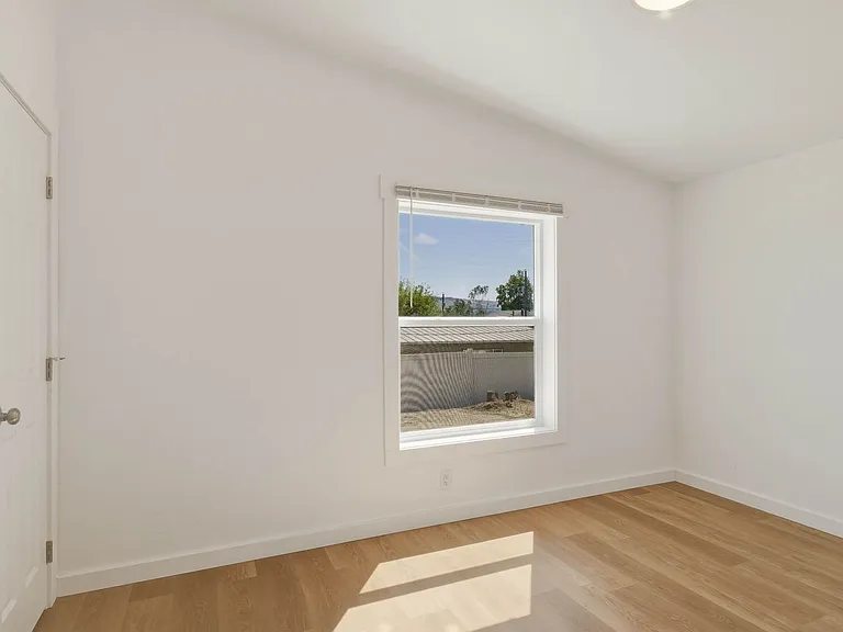 2474 Lemaister Ave — Photo 17