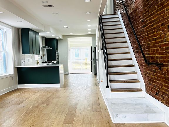 3rd image of 116 Thomas St NW