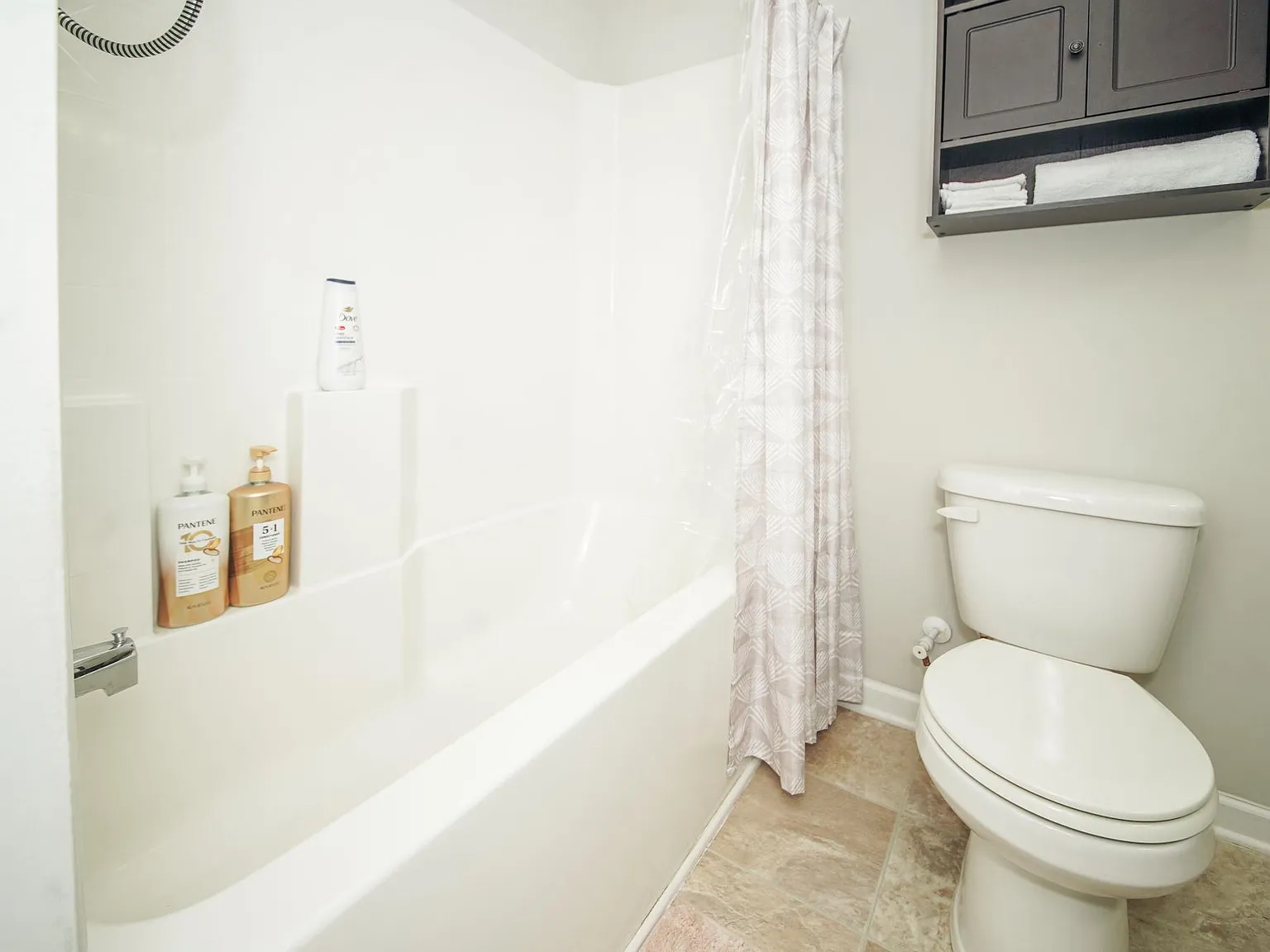 5 bed, 2272 sqft, $2,500 — Photo 4