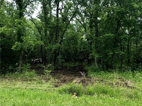 26 S Lakeside Cir, Linn Valley, KS 66040