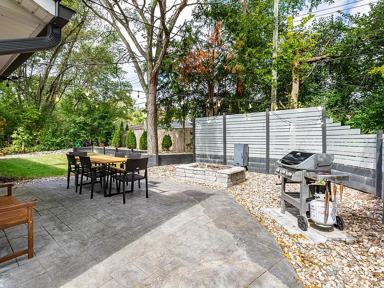18836 Webster Ave — Photo 33