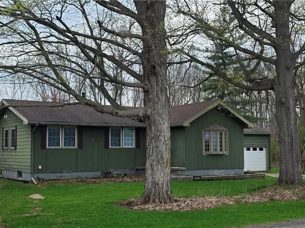1768 Lewiston Rd, Basom, NY 14013