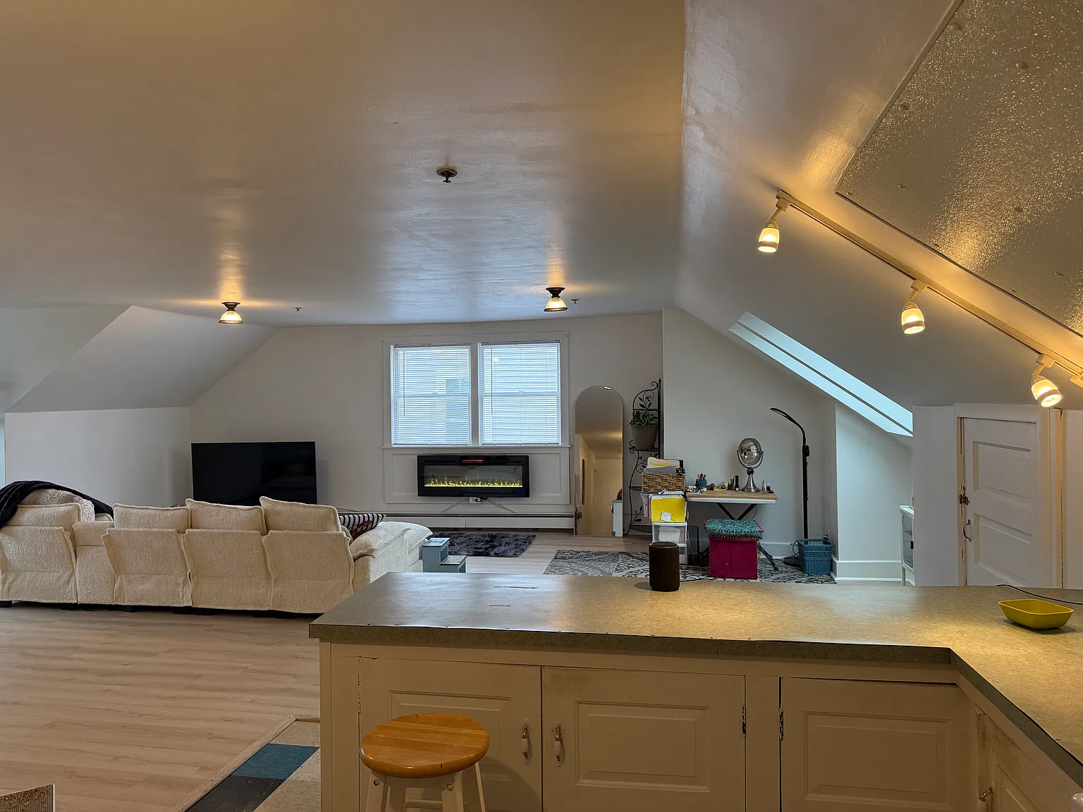 1 bed, 900 sqft, $1,600 — Photo 3
