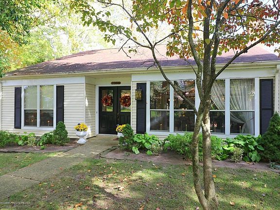 2nd image of 736A Chatham Ln #A