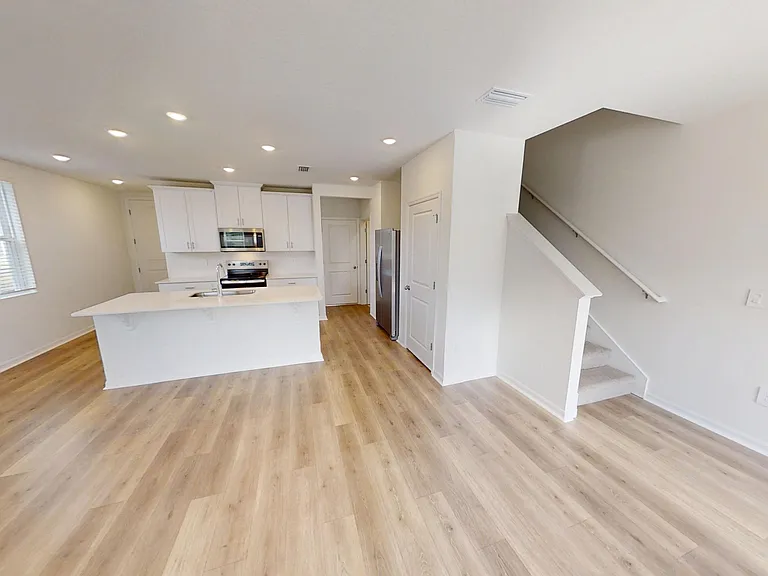 1129 Bradford Park Dr — Photo 5