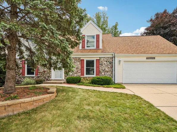 1797 Cypress DRIVE, Grafton, WI 53024