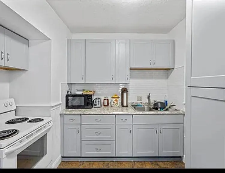 721 Hope St #S — Photo 8