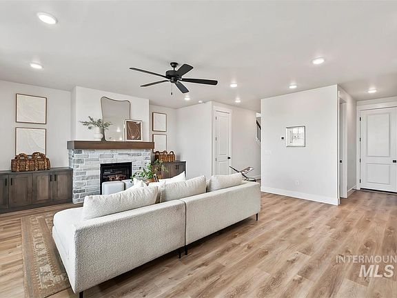 4th image of 6566 W Los Flores Dr